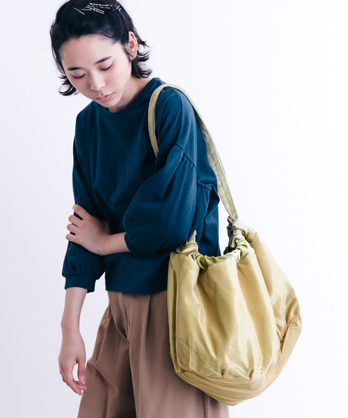 merlot plus(メルロープリュス)の「チュールベロアショルダーバッグ2414(ショルダーバッグ・レディース・ブラック/パープル/ベージュ/ワイン/イエロー・FREE)」の4枚目の写真