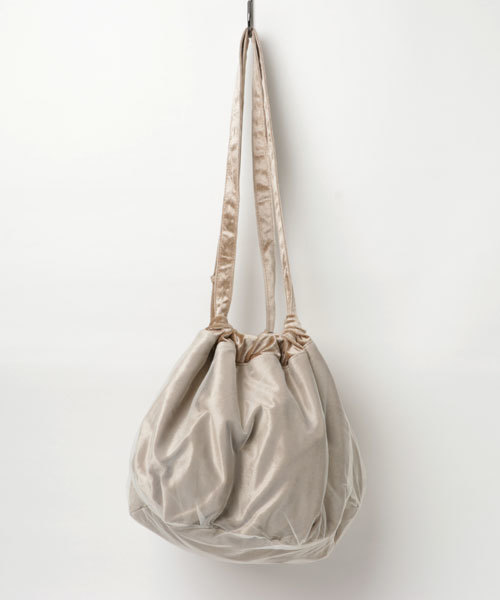 merlot plus(メルロープリュス)の「チュールベロアショルダーバッグ2414(ショルダーバッグ・レディース・ブラック/パープル/ベージュ/ワイン/イエロー・FREE)」の2枚目の写真