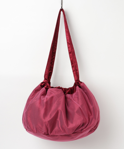 merlot plus(メルロープリュス)の「チュールベロアショルダーバッグ2414(ショルダーバッグ・レディース・ブラック/パープル/ベージュ/ワイン/イエロー・FREE)」の5枚目の写真