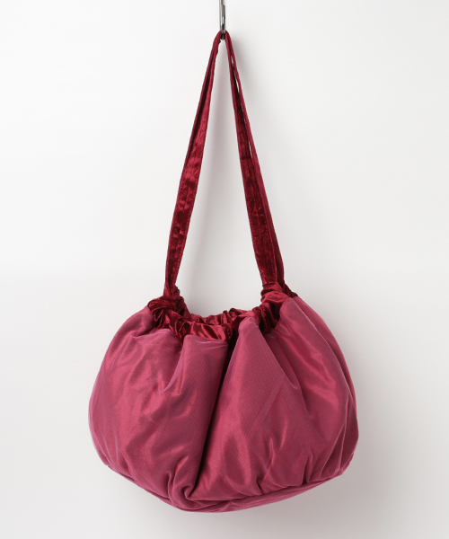 merlot plus(メルロープリュス)の「チュールベロアショルダーバッグ2414(ショルダーバッグ・レディース・ブラック/パープル/ベージュ/ワイン/イエロー・FREE)」の9枚目の写真