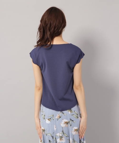 Andemiu(アンデミュウ)の「【ネイビー限定】ハートVネックカットソー795190(Tシャツ/カットソー・レディース・ネイビー/オフホワイト/グリーン/ブラック・FREE)」の11枚目の写真