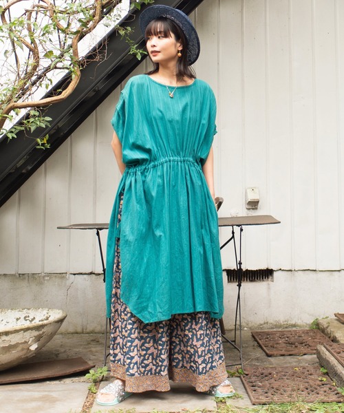 チャイハネ(チャイハネ)の「【チャイハネ】ロングスリット ビッグシルエットワンピース(ワンピース・レディース・ホワイト/ブラック/オレンジ/グリーン/イエロー/ブルー/レッド/パープル/ベージュ/カーキ/ライトブルー/レッド系その他/グリーン系その他/レンガ・FREE)」の6枚目の写真