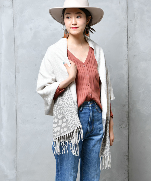 DouDou(ドゥドゥ)の「ヒョウ柄JQストール(ストール/ショール・レディース・ベージュ/グレー/アイボリー・FREE)」の2枚目の写真