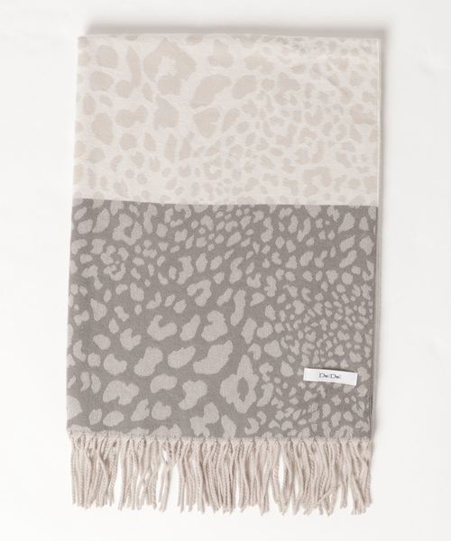 DouDou(ドゥドゥ)の「ヒョウ柄JQストール(ストール/ショール・レディース・ベージュ/グレー/アイボリー・FREE)」の4枚目の写真