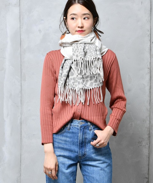 DouDou(ドゥドゥ)の「ヒョウ柄JQストール(ストール/ショール・レディース・ベージュ/グレー/アイボリー・FREE)」の6枚目の写真