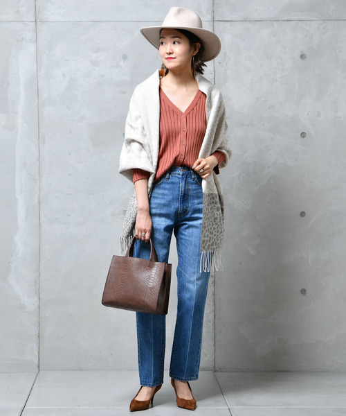 DouDou(ドゥドゥ)の「ヒョウ柄JQストール(ストール/ショール・レディース・ベージュ/グレー/アイボリー・FREE)」の7枚目の写真