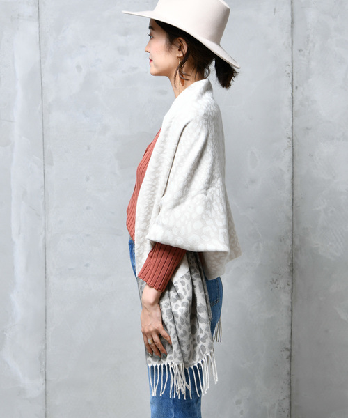 DouDou(ドゥドゥ)の「ヒョウ柄JQストール(ストール/ショール・レディース・ベージュ/グレー/アイボリー・FREE)」の10枚目の写真