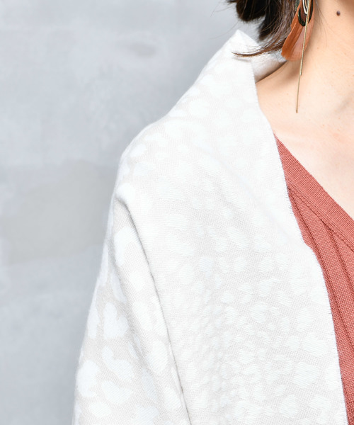 DouDou(ドゥドゥ)の「ヒョウ柄JQストール(ストール/ショール・レディース・ベージュ/グレー/アイボリー・FREE)」の12枚目の写真