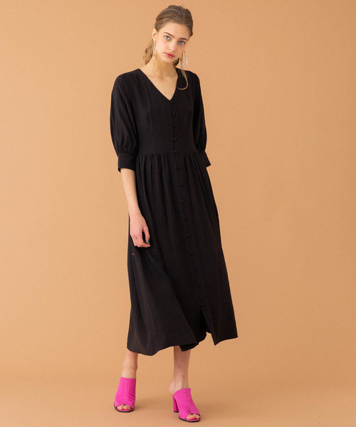 UNITED TOKYO（ユナイテッドトウキョウ）の「フレアーロングワンピース（ワンピース・レディース・ブラック/ラベンダー・1/2）」の4枚目の写真