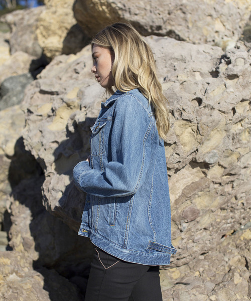 ALEXIA STAM(アリシアスタン)の「Triple Button Cuffs Denim Jacket/デニムジャケット(デニムジャケット・レディース・ライトブルー/ブルー・FREE)」の5枚目の写真