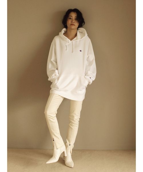 Champion(チャンピオン)の「Champion フード刺繍ビッグスウェット(スウェット・レディース・ブラック/オフホワイト/ボルドー・FREE)」の16枚目の写真