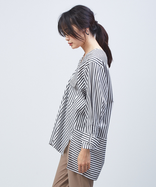 qualite(カリテ)の「Vネックフラップポケットシャツ(シャツ/ブラウス・レディース・その他/ベージュ・38)」の4枚目の写真