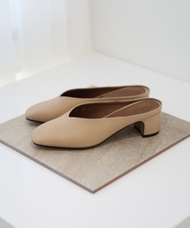 スクエアトゥ　Vカット　 ミドルヒールミュールサンダル