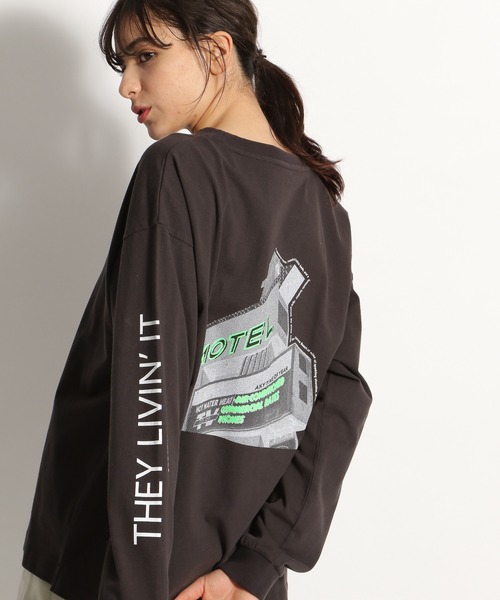 niko and...（ニコアンド）の「ハーフトーンドットロゴロンT（Tシャツ/カットソー・レディース・ピンク/オレンジ/チャコール・MEDIUM/LARGE）」の2枚目の写真