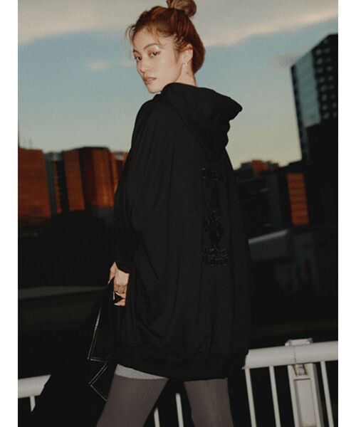 GYDA（ジェイダ）の「IL LA BUNNY BIGパーカー（パーカー・レディース・ブラック/ベージュ/ピンク・FREE）」の5枚目の写真