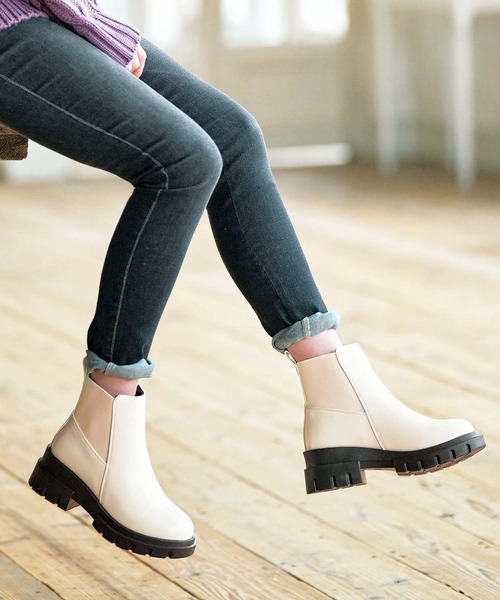 GeeRA（ジーラ）の「【軽量】やわらかボリュームソールブーツ（ブーツ・レディース・ボルドー/ブラック/アイボリー/ブラウン・SMALL/X-LARGE/LARGE/MEDIUM）」の2枚目の写真