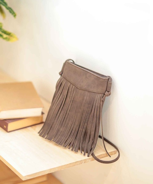 ALTROSE（アルトローズ）の「フリンジショルダーバッグ[ナイア]（ショルダーバッグ・レディース・ブラック/ベージュ/ブラウン/アイボリー・FREE）」の3枚目の写真