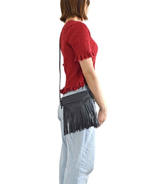 ALTROSE（アルトローズ）の「フリンジショルダーバッグ[ナイア]（ショルダーバッグ・レディース・ブラック/ベージュ/ブラウン/アイボリー・FREE）」の6枚目の写真