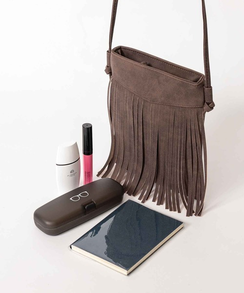 ALTROSE（アルトローズ）の「フリンジショルダーバッグ[ナイア]（ショルダーバッグ・レディース・ブラック/ベージュ/ブラウン/アイボリー・FREE）」の9枚目の写真