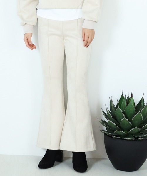 ARCANUM DESIGN（アルカナムデザイン）の「ARL フェイクスウェードフレアーパンツ（その他パンツ・レディース・ブラック/アイボリー・S/M）」の3枚目の写真