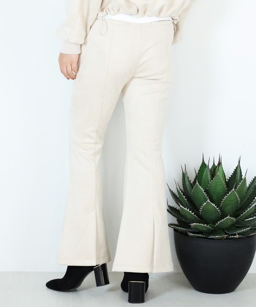 ARCANUM DESIGN（アルカナムデザイン）の「ARL フェイクスウェードフレアーパンツ（その他パンツ・レディース・ブラック/アイボリー・S/M）」の6枚目の写真