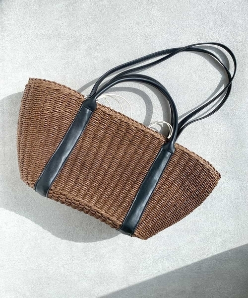 a.v.v（アーヴェヴェ）の「【2WAY】ハンドルペーパーカゴバッグ（かごバッグ・レディース・ベージュ/オレンジ系その他・38）」の2枚目の写真