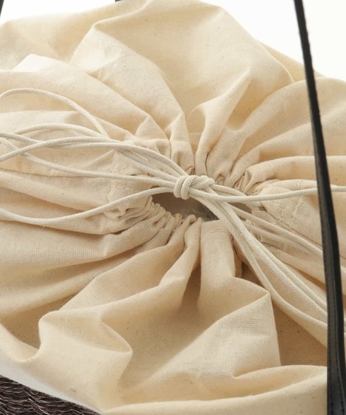 a.v.v（アーヴェヴェ）の「【2WAY】ハンドルペーパーカゴバッグ（かごバッグ・レディース・ベージュ/オレンジ系その他・38）」の6枚目の写真