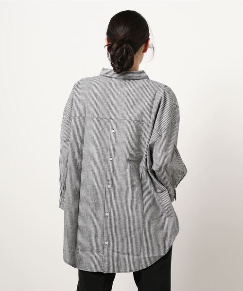 Samansa Mos2（サマンサ モスモス）の「後ろ開きスキッパーチュニック（シャツ/ブラウス・レディース・ブルー/ブラック/イエロー/ピンク/サックスブルー/オフホワイト・ﾌﾘ-）」の7枚目の写真