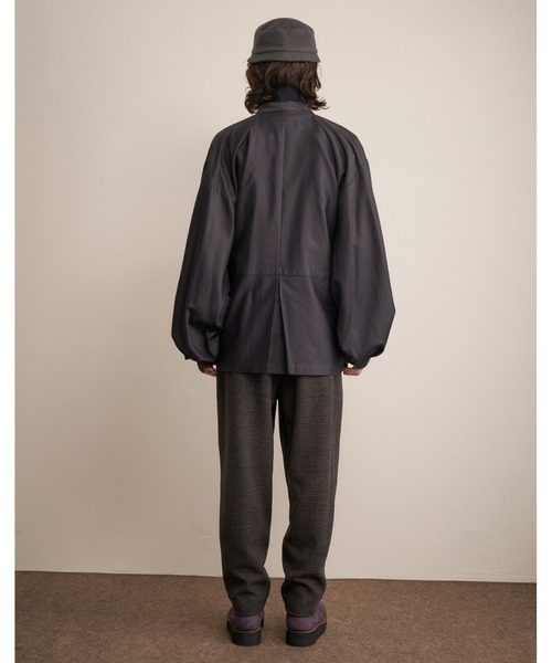 And A（アンドエー）の「TROVE トローブ / HOUI GOWN フォイ バルーンスリーブガウンシャツジャケット / 65CAR01（カーディガン/ボレロ・メンズ・ブルー/ダークネイビー・1/3）」の6枚目の写真