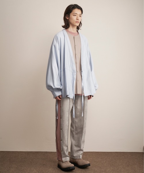 And A（アンドエー）の「TROVE トローブ / HOUI GOWN フォイ バルーンスリーブガウンシャツジャケット / 65CAR01（カーディガン/ボレロ・メンズ・ブルー/ダークネイビー・1/3）」の9枚目の写真