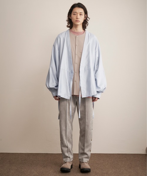 And A（アンドエー）の「TROVE トローブ / HOUI GOWN フォイ バルーンスリーブガウンシャツジャケット / 65CAR01（カーディガン/ボレロ・メンズ・ブルー/ダークネイビー・1/3）」の10枚目の写真