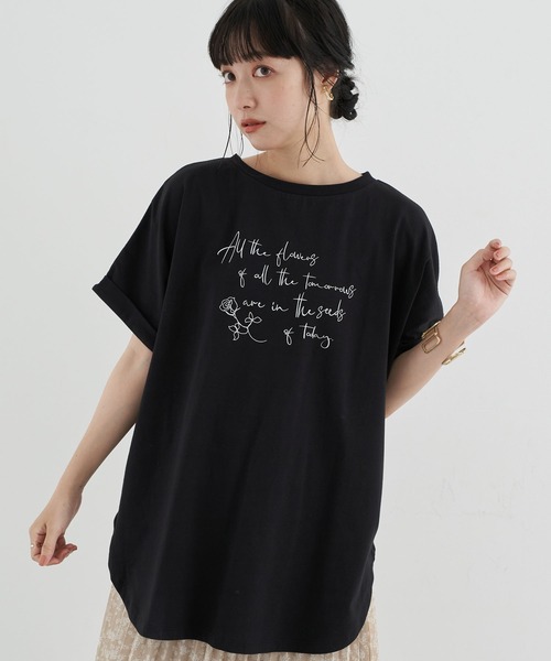 earth music&ecology(アースミュージックアンドエコロジー)の「All the flowers ドルマンチュニック *(Tシャツ/カットソー・レディース・ブラック/オフホワイト・FREE)」の2枚目の写真