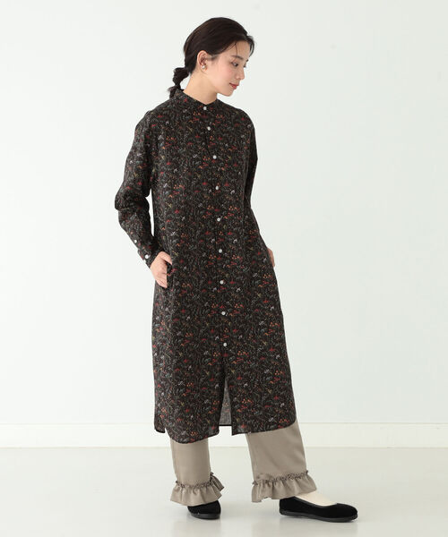 BEAMS BOY(ビームスボーイ)の「BEAMS BOY / リバティ スタンドカラー ロングスリーブ ワンピース 21FW(ワンピース・レディース・ブラック/ロイヤルブルー・ONE SIZE)」の4枚目の写真