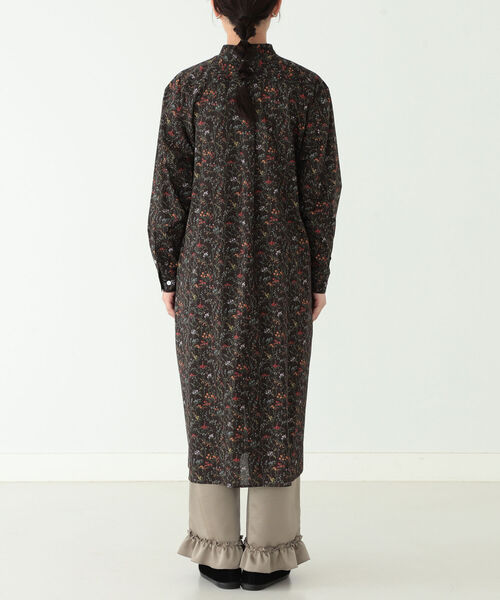 BEAMS BOY(ビームスボーイ)の「BEAMS BOY / リバティ スタンドカラー ロングスリーブ ワンピース 21FW(ワンピース・レディース・ブラック/ロイヤルブルー・ONE SIZE)」の6枚目の写真