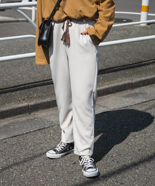 kutir(クティール)の「【紐付き】カラーテーパードパンツ(スラックス・レディース・ブラック/レッド/ピンク/ブルー/グリーン/アイボリー・SMALL/MEDIUM/LARGE)」の2枚目の写真