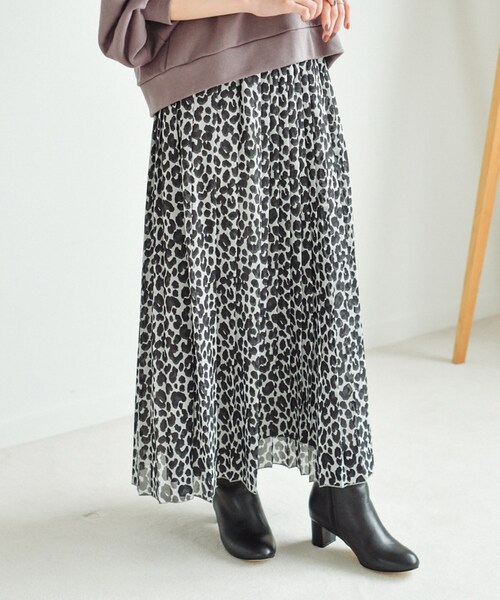 UNTITLED（アンタイトル）の「◆レオパードプリントプリーツスカート【洗える】（スカート・レディース・ベージュ系その他/ライトグレー系・02/03/01/00）」の2枚目の写真