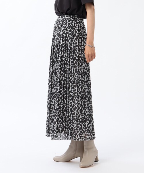UNTITLED（アンタイトル）の「◆レオパードプリントプリーツスカート【洗える】（スカート・レディース・ベージュ系その他/ライトグレー系・02/03/01/00）」の5枚目の写真