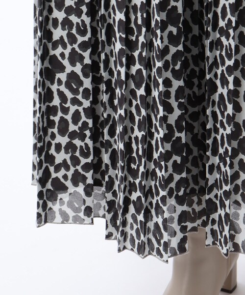 UNTITLED（アンタイトル）の「◆レオパードプリントプリーツスカート【洗える】（スカート・レディース・ベージュ系その他/ライトグレー系・02/03/01/00）」の8枚目の写真