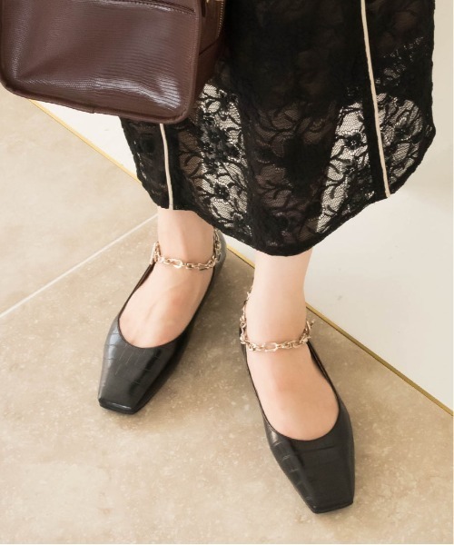 RANDA(ランダ)の「ストレスフリー/2WAY アンクルチェーンフラットパンプス(パンプス・レディース・ブラック/ダークブラウン・23/25/23.5/22/25.5/22.5/24/24.5)」の2枚目の写真