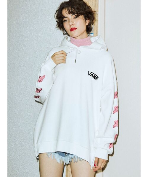 VANS（バンズ）の「VANSコラボHOODIE（パーカー・レディース・ピンク/ブラック/オフホワイト・MEDIUM）」の2枚目の写真