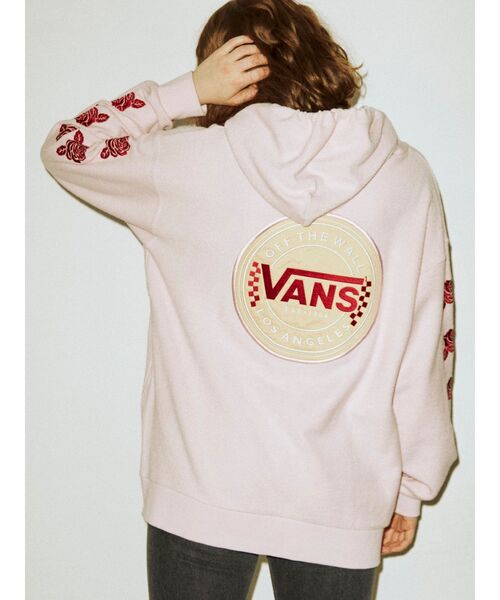 VANS（バンズ）の「VANSコラボHOODIE（パーカー・レディース・ピンク/ブラック/オフホワイト・MEDIUM）」の3枚目の写真