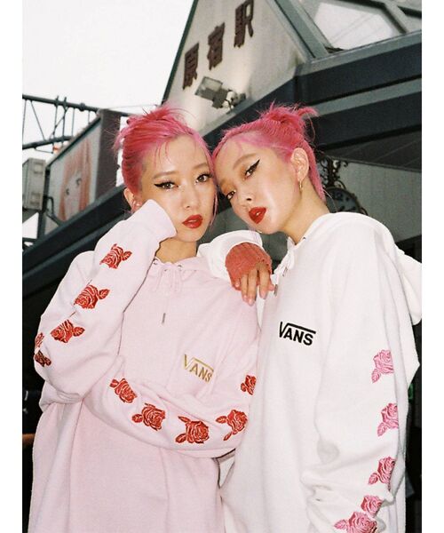 VANS（バンズ）の「VANSコラボHOODIE（パーカー・レディース・ピンク/ブラック/オフホワイト・MEDIUM）」の5枚目の写真