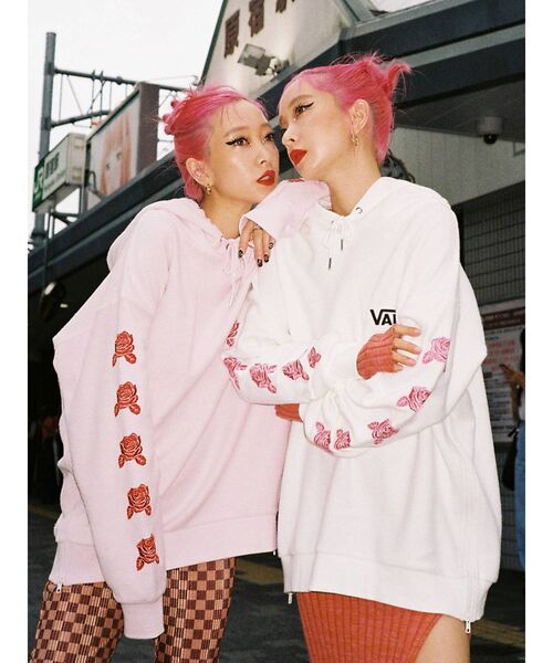 VANS（バンズ）の「VANSコラボHOODIE（パーカー・レディース・ピンク/ブラック/オフホワイト・MEDIUM）」の7枚目の写真