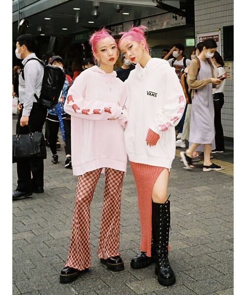 VANS（バンズ）の「VANSコラボHOODIE（パーカー・レディース・ピンク/ブラック/オフホワイト・MEDIUM）」の10枚目の写真