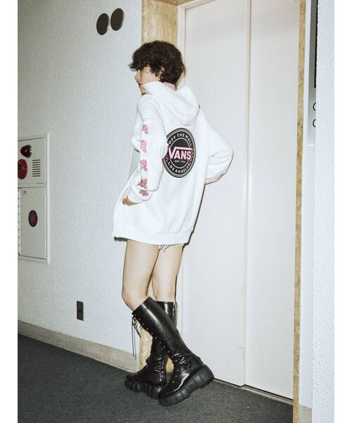 VANS（バンズ）の「VANSコラボHOODIE（パーカー・レディース・ピンク/ブラック/オフホワイト・MEDIUM）」の17枚目の写真