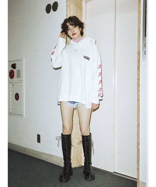 VANS（バンズ）の「VANSコラボHOODIE（パーカー・レディース・ピンク/ブラック/オフホワイト・MEDIUM）」の18枚目の写真