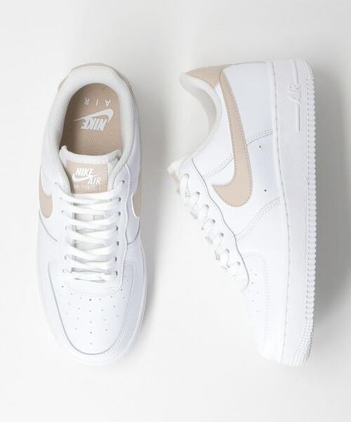NIKE(ナイキ)の「<NIKE(ナイキ)> エアフォース 1 スニーカー(スニーカー・レディース・ホワイト/ベージュ/イエロー・23.5cm/22.5cm/25cm/24cm/24.5cm/23cm)」の3枚目の写真