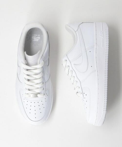 NIKE(ナイキ)の「<NIKE(ナイキ)> エアフォース 1 スニーカー(スニーカー・レディース・ホワイト/ベージュ/イエロー・23.5cm/22.5cm/25cm/24cm/24.5cm/23cm)」の2枚目の写真