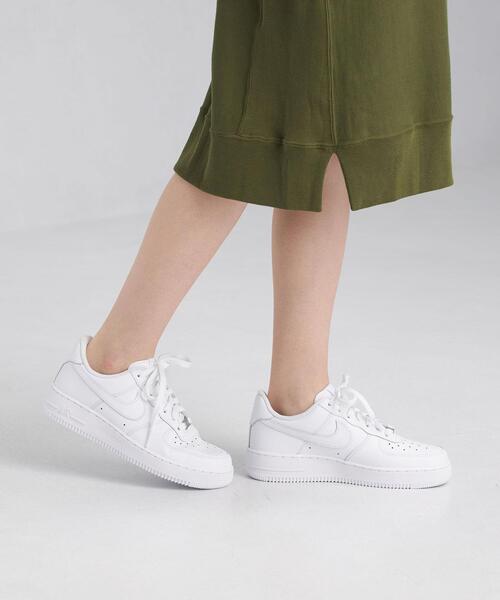 NIKE(ナイキ)の「<NIKE(ナイキ)> エアフォース 1 スニーカー(スニーカー・レディース・ホワイト/ベージュ/イエロー・23.5cm/22.5cm/25cm/24cm/24.5cm/23cm)」の12枚目の写真
