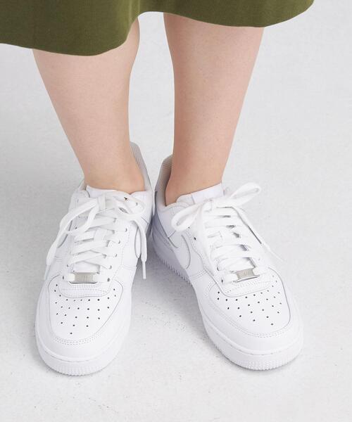 NIKE(ナイキ)の「<NIKE(ナイキ)> エアフォース 1 スニーカー(スニーカー・レディース・ホワイト/ベージュ/イエロー・23.5cm/22.5cm/25cm/24cm/24.5cm/23cm)」の13枚目の写真